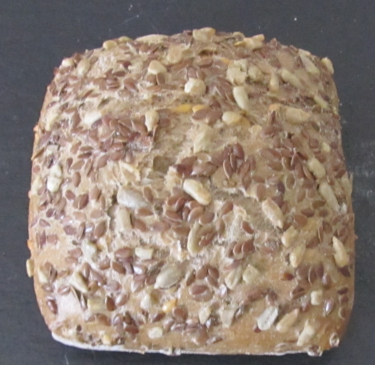 Bułka Wieloziarnista 100 X 75 G Dakri