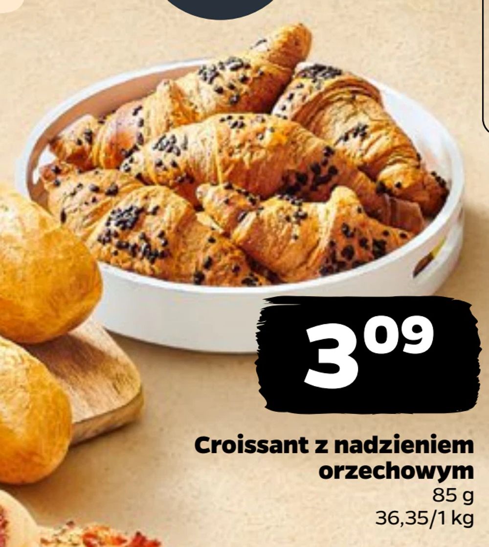 Croissant z nadzieniem orzechowym